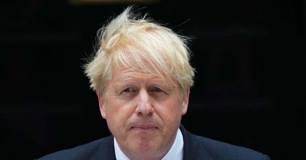 You are currently viewing Boris Johnson resigns after his cabinet abandons him