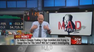 Read more about the article Here's why Jim Cramer thinks the stock market is getting closer to reaching an investable bottom
