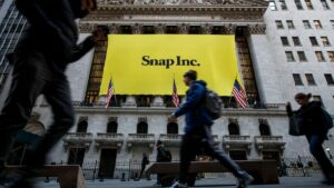 Read more about the article Snap Stock Plunges 25% After Posting $422 Million Q2 Loss